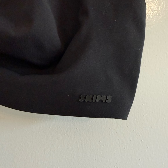 Skims Plunge Bralette - Black - Medium - Picture 2 of 3